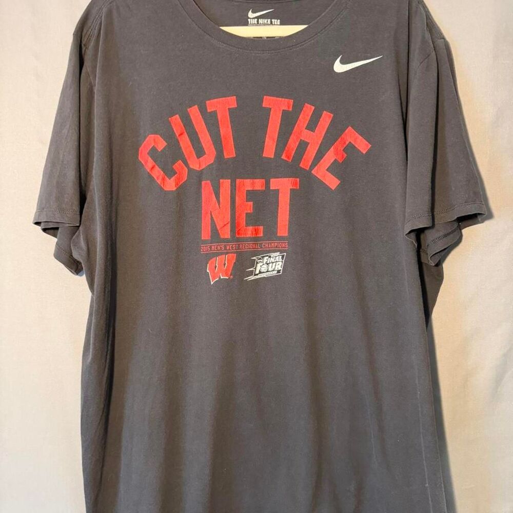 Nike Men's Grey and Black T-shirt